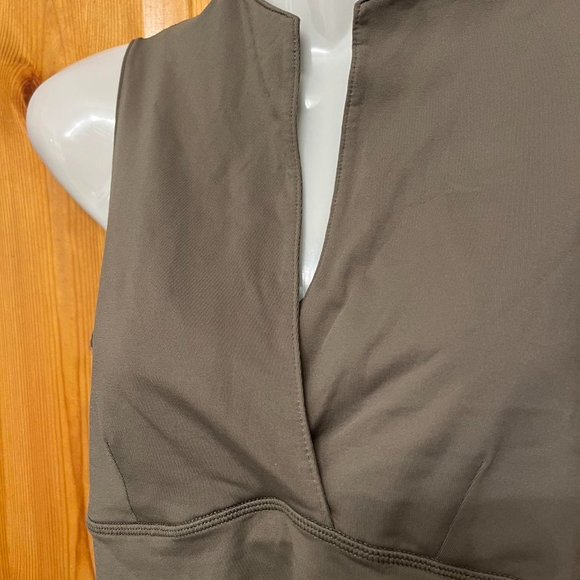 Lululemon olive green sleeveless top with air mesh back pit to pit 15" x 22" lon - Picture 2 of 4